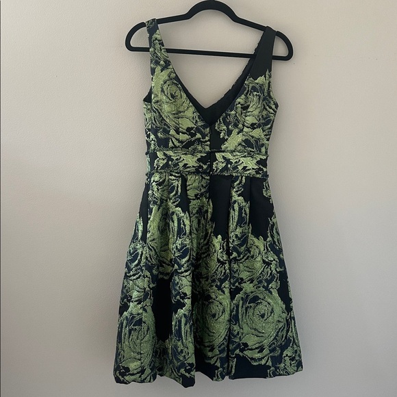 THEIA Women’s Green Metallic Floral Jacquard Organza Cocktail Dress Size 6 - Picture 4 of 11
